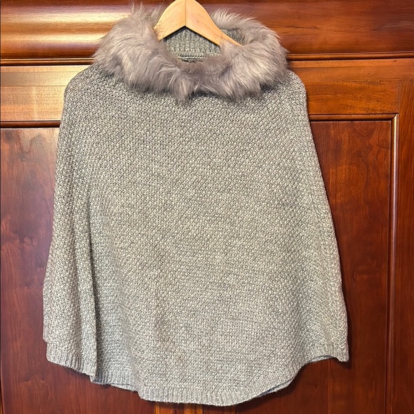 Ann Taylor Sweaters - Ann Taylor poncho